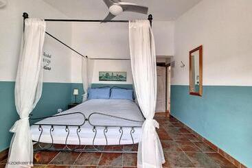 تختخواب و صبحانه Bb Casa Alegria