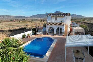 تختخواب و صبحانه Bb Casa Alegria