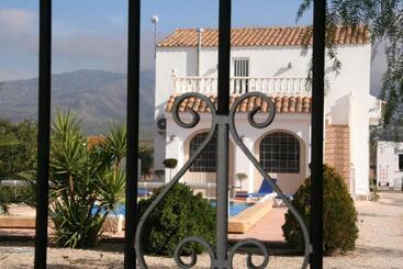 تختخواب و صبحانه Bb Casa Alegria