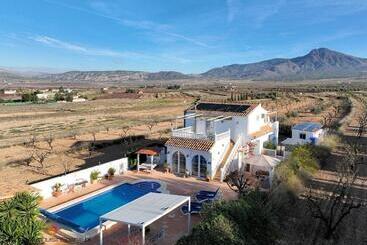 تختخواب و صبحانه Bb Casa Alegria