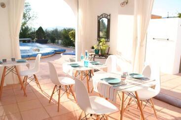 تختخواب و صبحانه Bb Casa Alegria