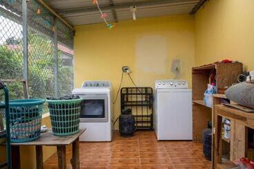 تختخواب و صبحانه Casa Tucan