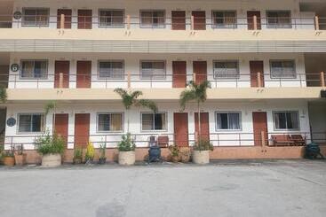 هتل Ekaluk Place Inn
