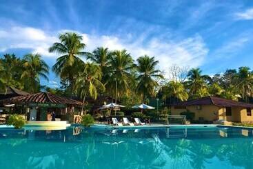 هتل Puerto Palmeras Tarapoto Resort