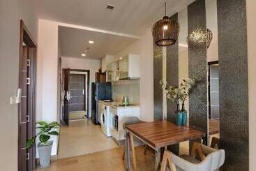 The Astra Condo Large Room 50 Sqm ,sauna And Rooftop Pool
