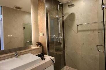 The Astra Condo Large Room 50 Sqm ,sauna And Rooftop Pool