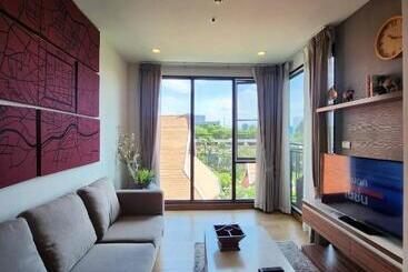 The Astra Condo Large Room 50 Sqm ,sauna And Rooftop Pool
