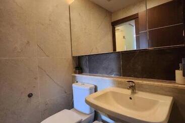 The Astra Condo Large Room 50 Sqm ,sauna And Rooftop Pool