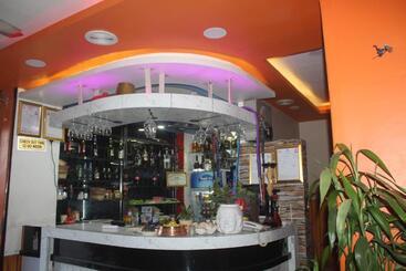 هتل Giggle Coast Restro And Lodging