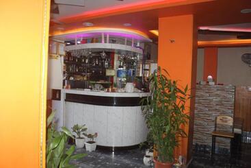 هتل Giggle Coast Restro And Lodging