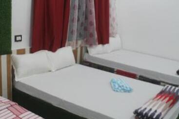 هتل Giggle Coast Restro And Lodging