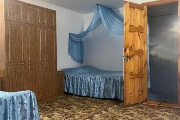 هتل Max House
