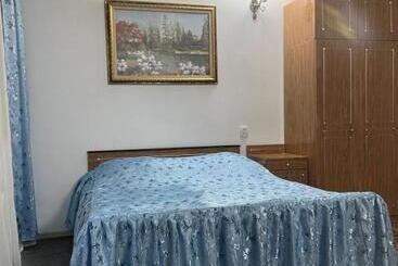 هتل Max House