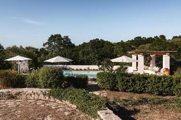 تختخواب و صبحانه Trulli Del Bosco
