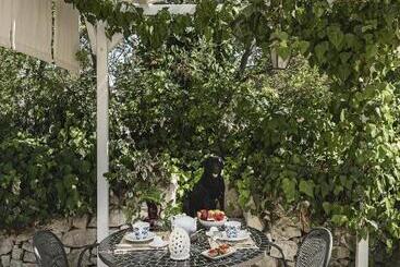 تختخواب و صبحانه Trulli Del Bosco