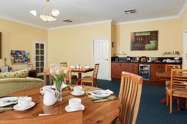 تختخواب و صبحانه Durham Lodge