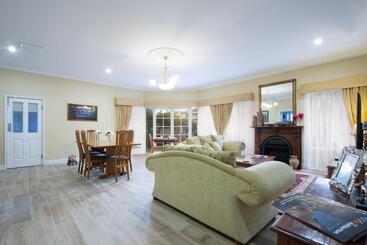 تختخواب و صبحانه Durham Lodge