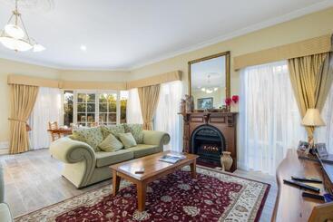 تختخواب و صبحانه Durham Lodge