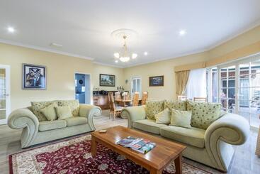 تختخواب و صبحانه Durham Lodge