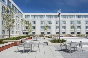 هتل Courtyard By Marriott Erie Bayfront