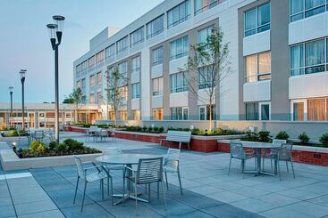 هتل Courtyard By Marriott Erie Bayfront