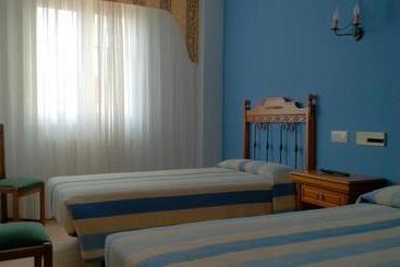 هتل Hostal Pineda