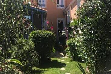 هتل Hôtel De La Tour