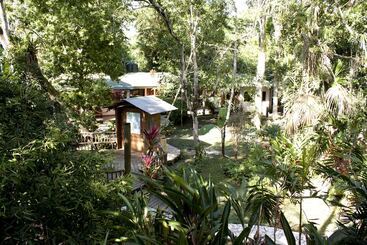 هتل Jaguar Inn Tikal