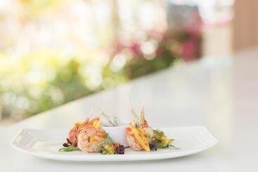 هتل Kimpton Seafire Resort + Spa, An Ihg