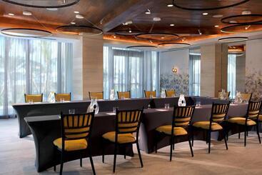 هتل Kimpton Seafire Resort + Spa, An Ihg