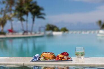 هتل Kimpton Seafire Resort + Spa, An Ihg