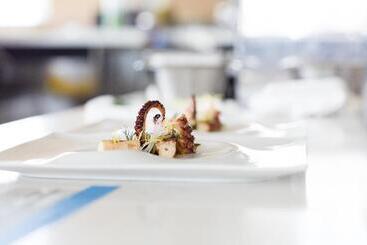 هتل Kimpton Seafire Resort + Spa, An Ihg