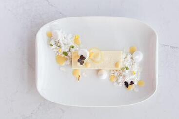 هتل Kimpton Seafire Resort + Spa, An Ihg