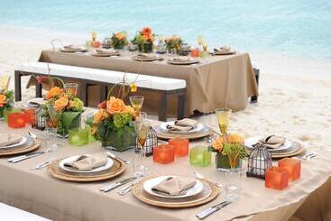 هتل Kimpton Seafire Resort + Spa, An Ihg