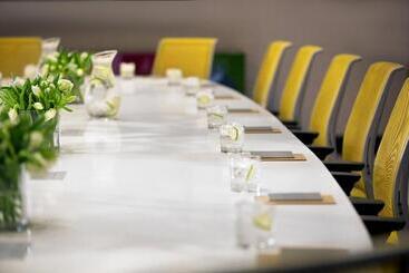 هتل Kimpton Seafire Resort + Spa, An Ihg