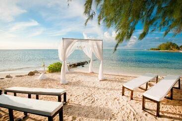 هتل Kimpton Seafire Resort + Spa, An Ihg