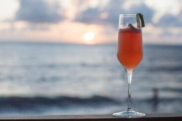هتل Kimpton Seafire Resort + Spa, An Ihg