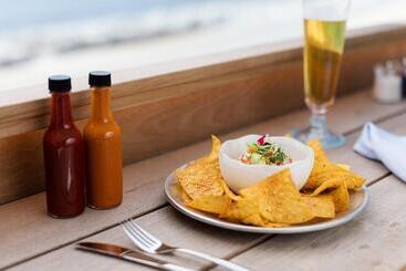 هتل Kimpton Seafire Resort + Spa, An Ihg