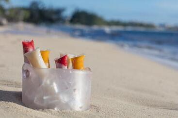 هتل Kimpton Seafire Resort + Spa, An Ihg