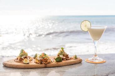 هتل Kimpton Seafire Resort + Spa, An Ihg