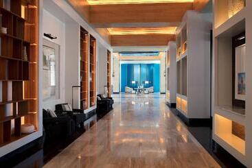 هتل Kimpton Seafire Resort + Spa, An Ihg