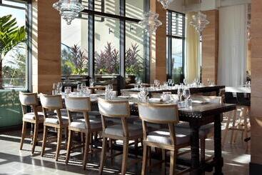 هتل Kimpton Seafire Resort + Spa, An Ihg