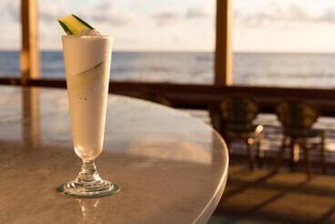 هتل Kimpton Seafire Resort + Spa, An Ihg