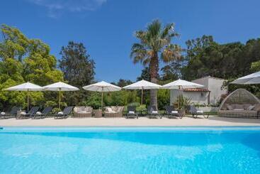 هتل La Bastide Des Salins