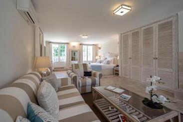 هتل La Bastide Des Salins