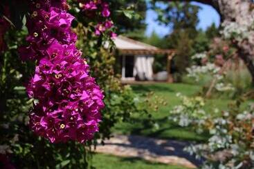 هتل La Bastide Des Salins