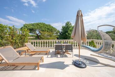 هتل La Bastide Des Salins