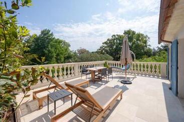 هتل La Bastide Des Salins