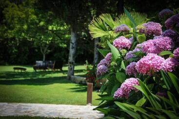 هتل La Bastide Des Salins