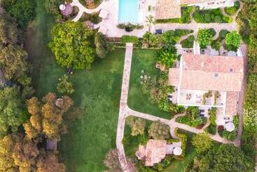 هتل La Bastide Des Salins
